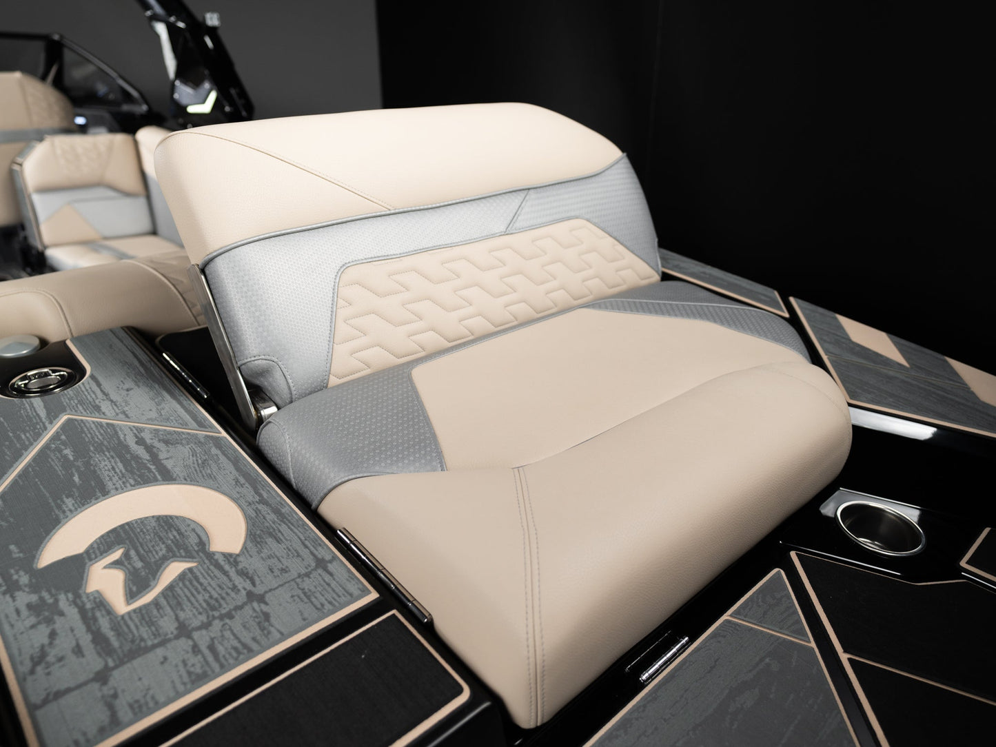 2025 Centurion Ri265 - Black / Gunmetal - BoardCo Boats