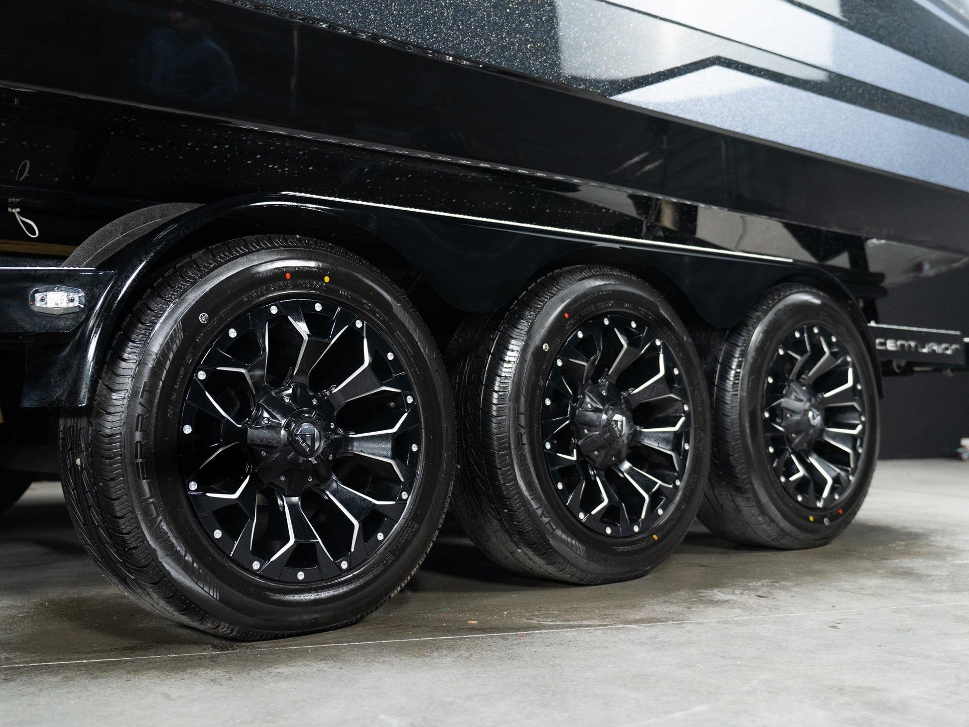 2025 Centurion Ri265 - Black / Gunmetal - BoardCo Boats