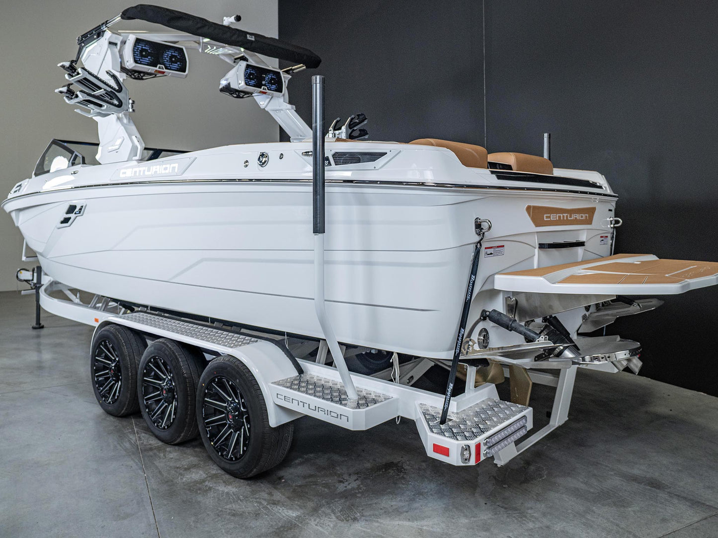 2025 Centurion Ri265 - White Frost / Castano Brown - BoardCo Boats