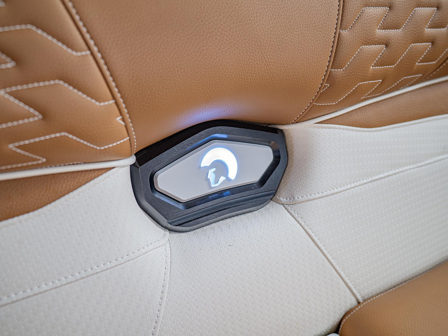 2025 Centurion Ri265 - White Frost / Castano Brown - BoardCo Boats