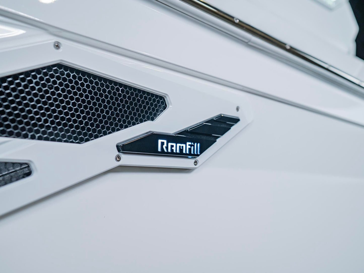 2025 Centurion Ri265 - White Frost / Castano Brown - BoardCo Boats