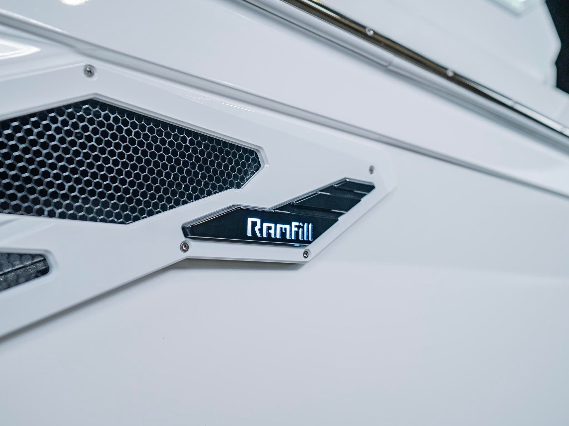 2025 Centurion Ri265 - White Frost / Castano Brown - BoardCo Boats