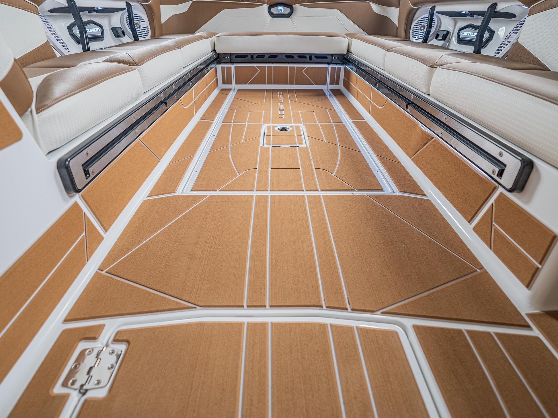 2025 Centurion Ri265 - White Frost / Castano Brown - BoardCo Boats