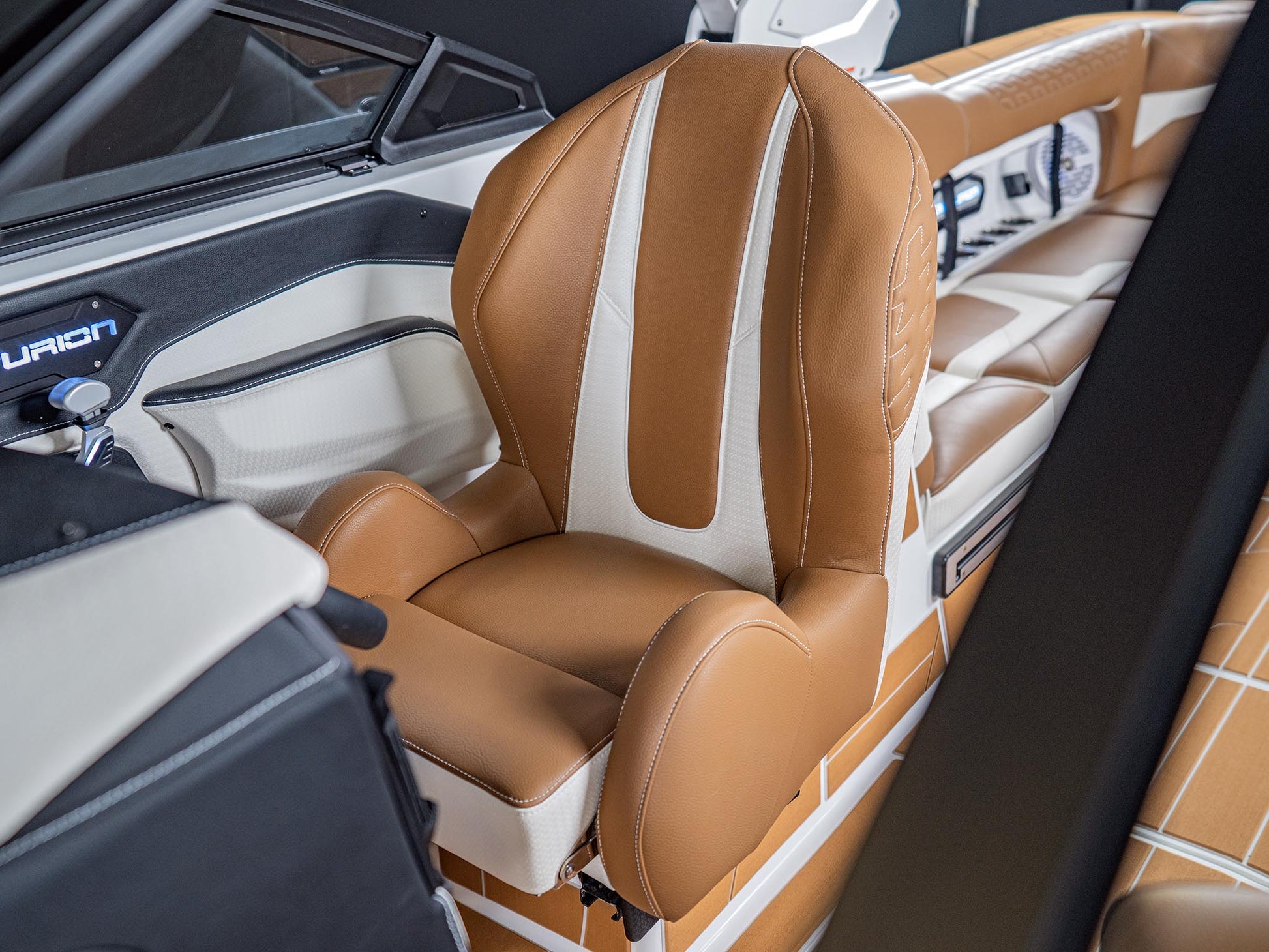 2025 Centurion Ri265 - White Frost / Castano Brown - BoardCo Boats