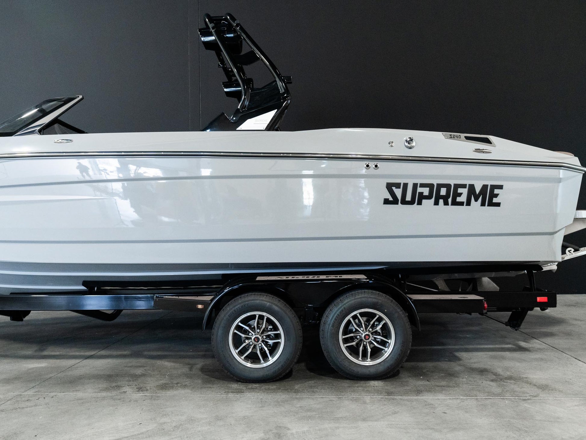 2025 Supreme S240 - Stone Grey / Castano Brown Interior - BoardCo