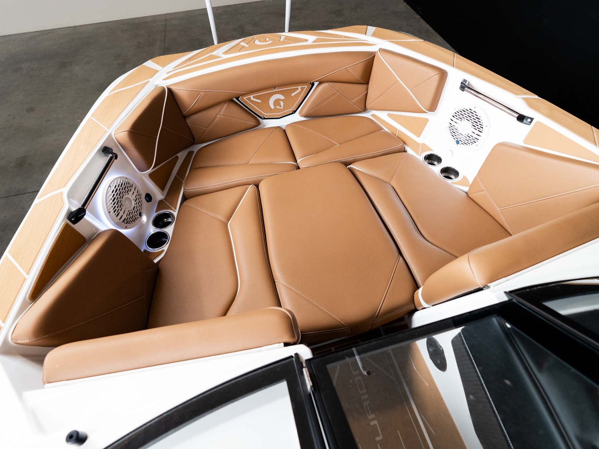 2026 Centurion NV243 - Frost White / Castano - BoardCo Boats