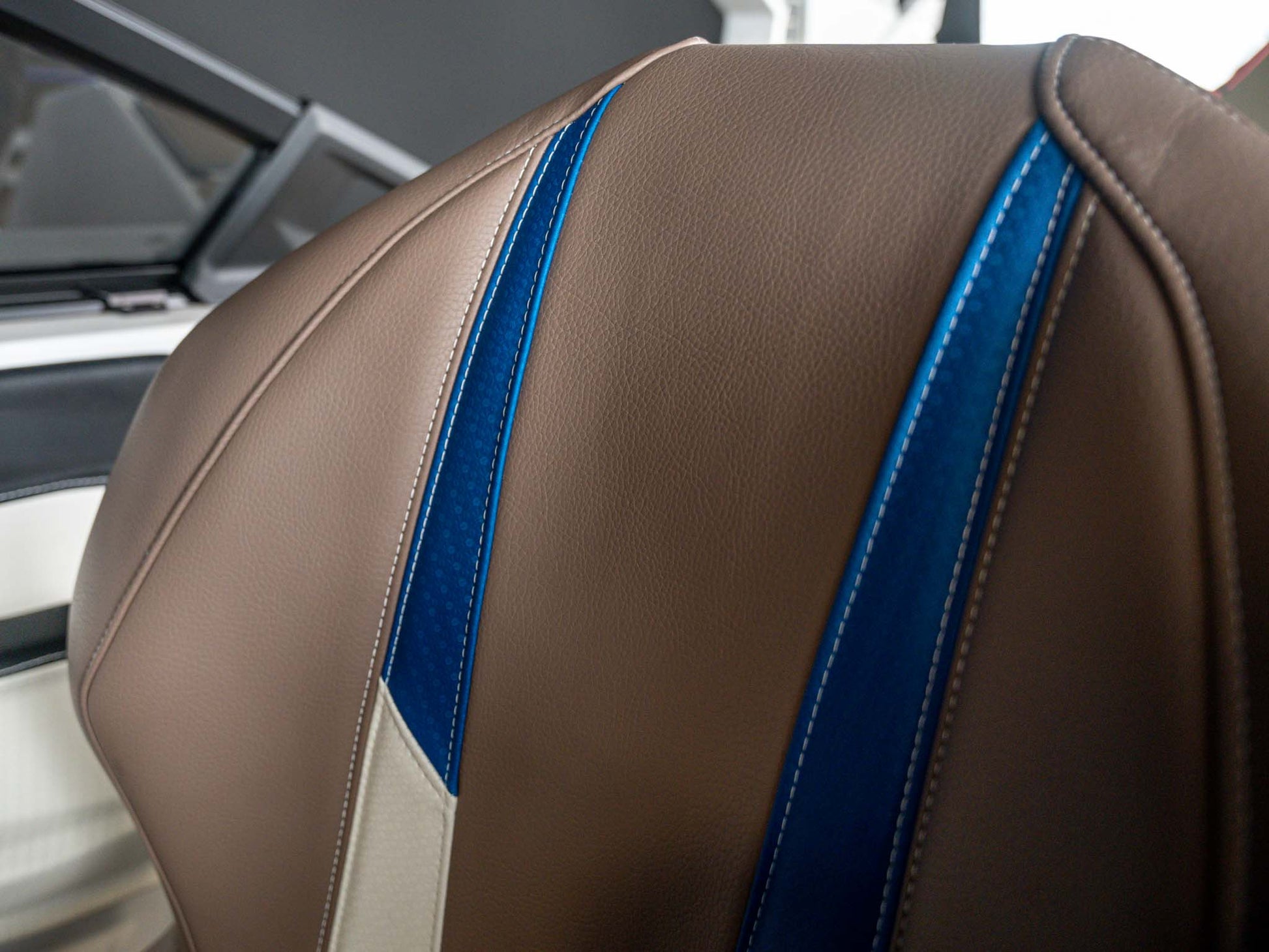 2026 Centurion Ri245 - Canadian Blue / White - BoardCo Boats