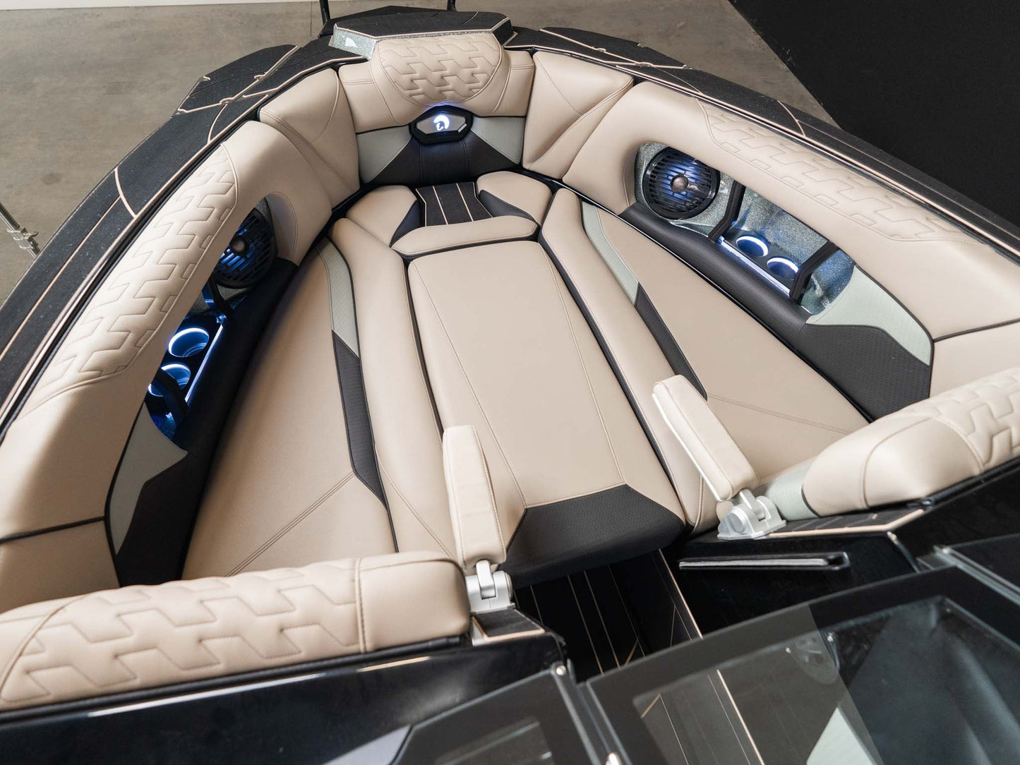 2026 Centurion Ri245 - White / Olive Flake - BoardCo Boats