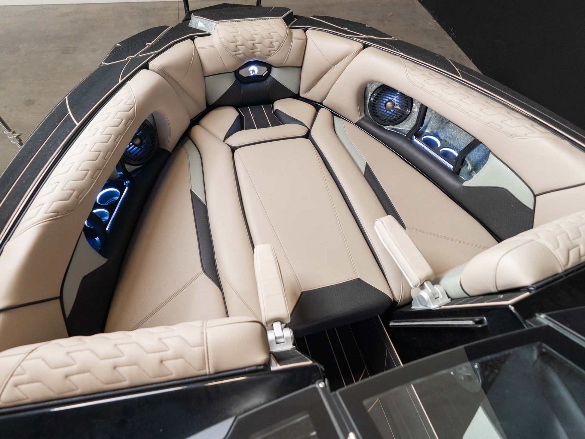 2026 Centurion Ri245 - White / Olive Flake - BoardCo Boats