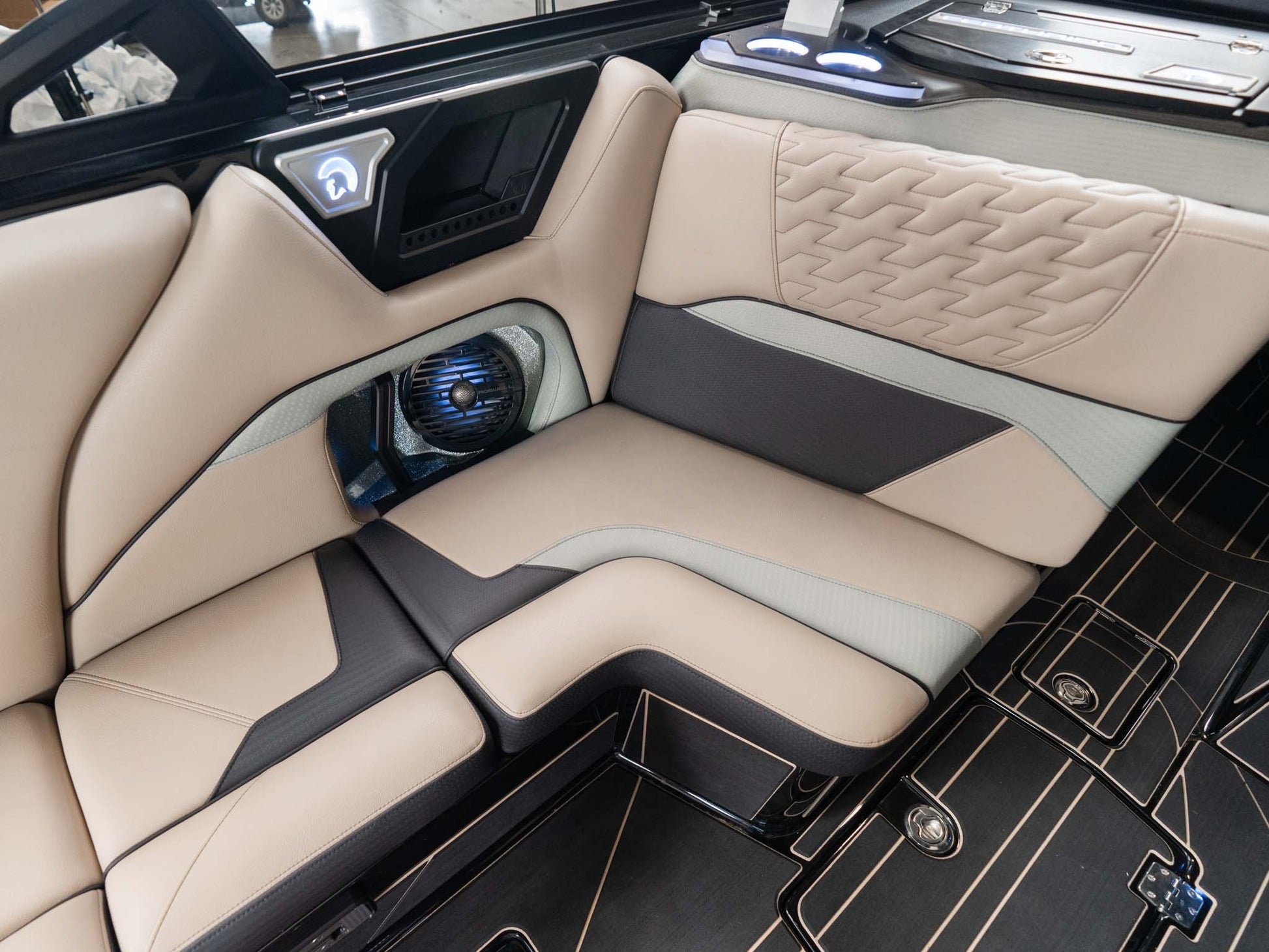 2026 Centurion Ri245 - White / Olive Flake - BoardCo Boats