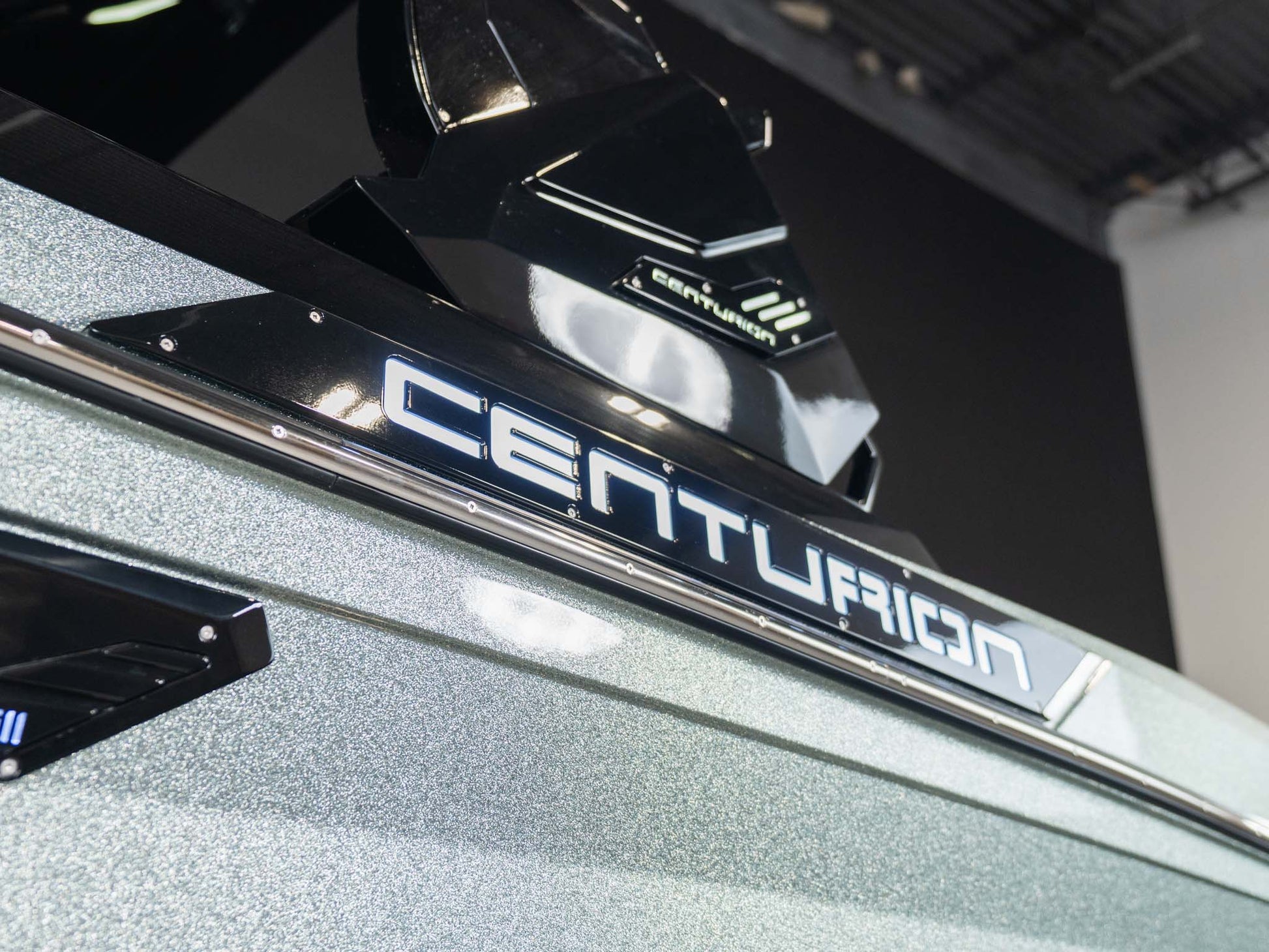 2026 Centurion Ri245 - White / Olive Flake - BoardCo Boats