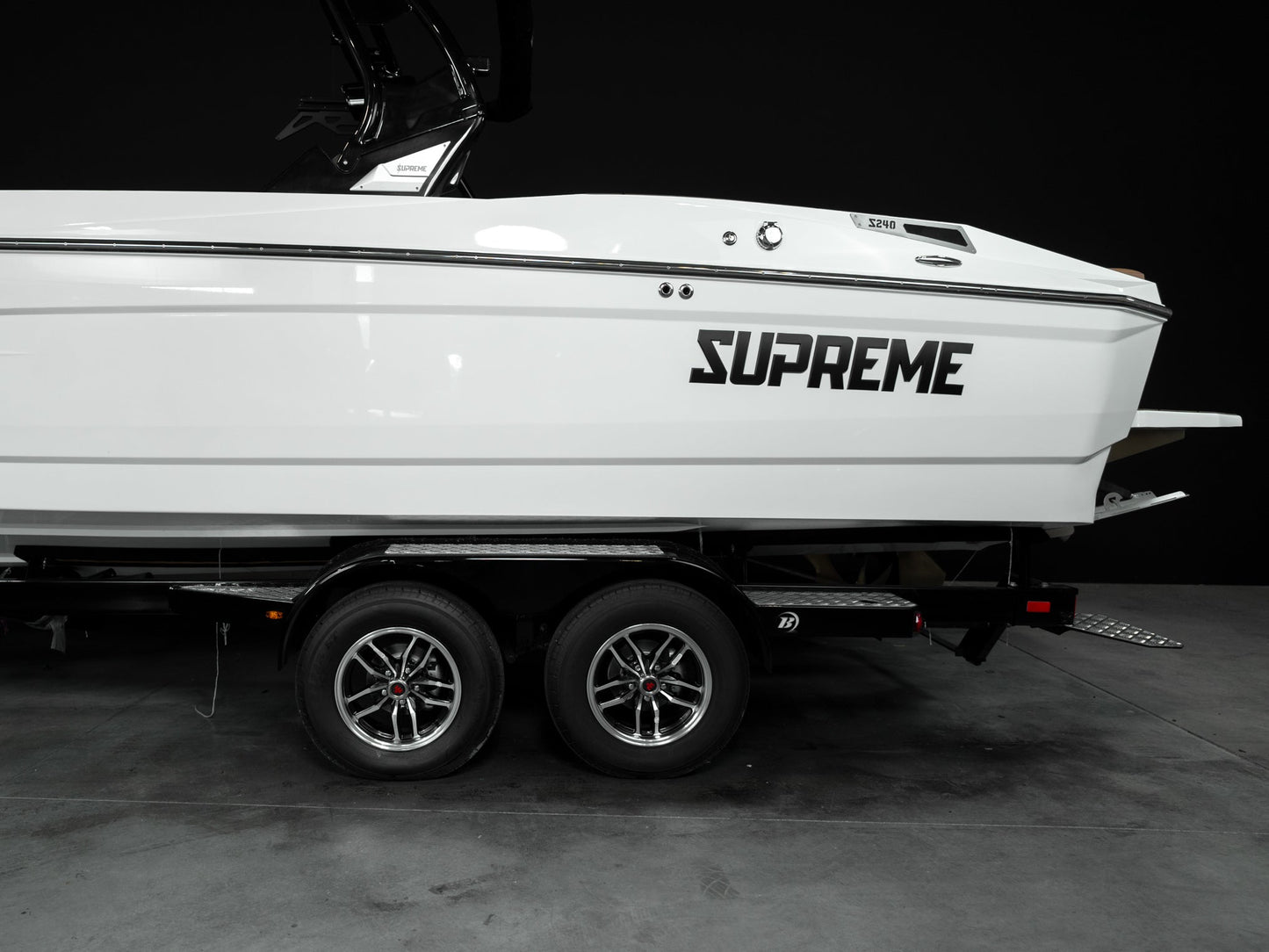 2026 Supreme S240 - White Frost / Castano - BoardCo Boats