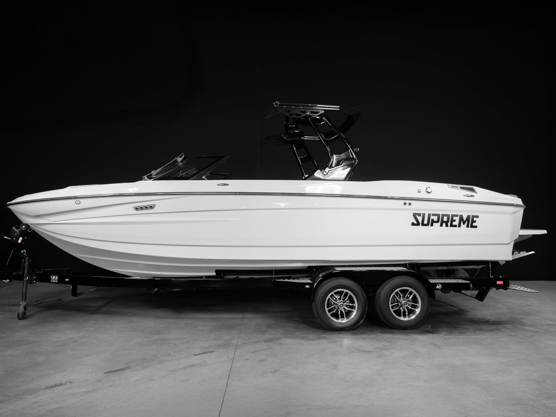 2026 Supreme S240 - White Frost / Castano - BoardCo Boats