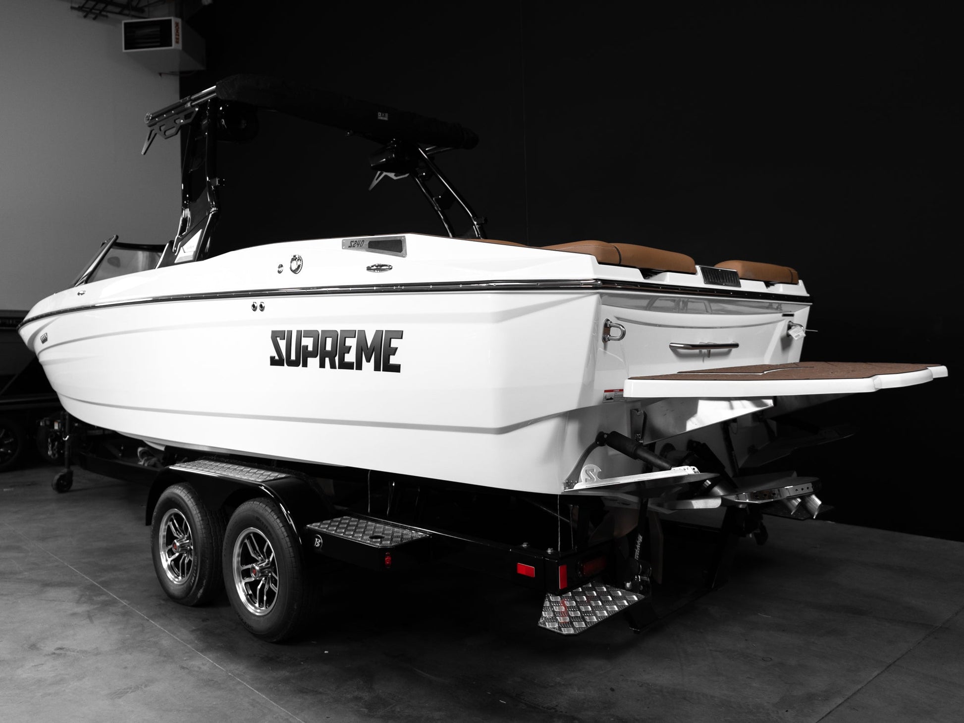 2026 Supreme S240 - White Frost / Castano - BoardCo Boats
