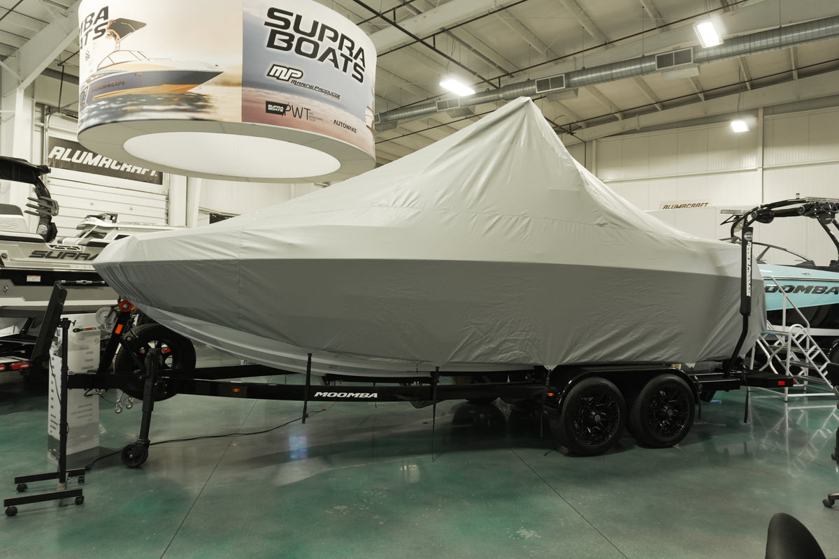 Moomba Max A3 with a Factoty Bimini