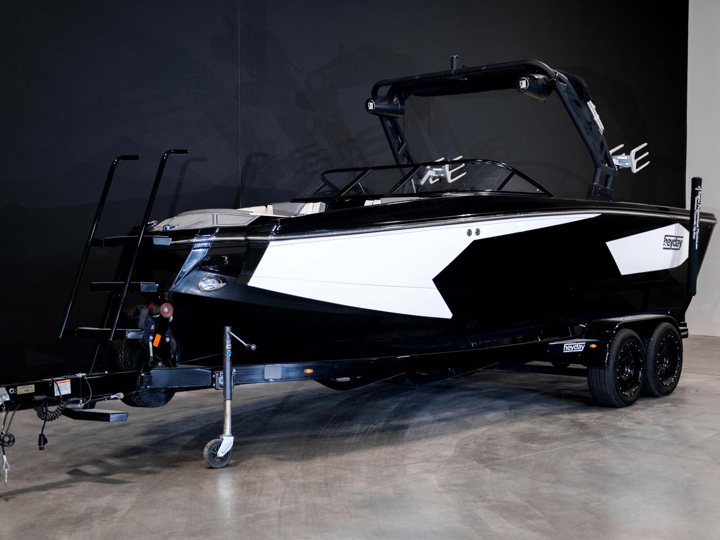 2022 Hey Day WT-Surf - Black/White
