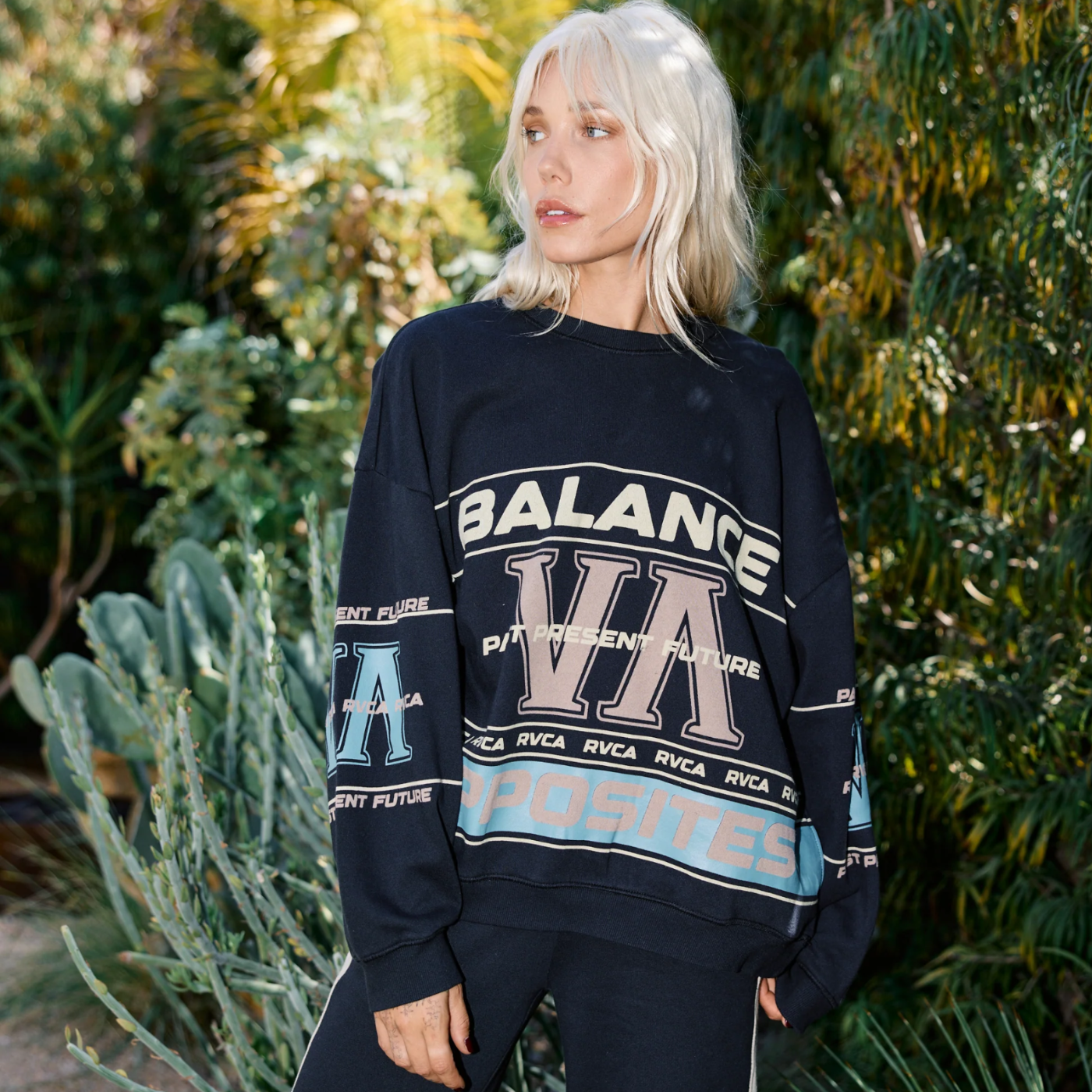 RVCA Puck It Pullover in Black