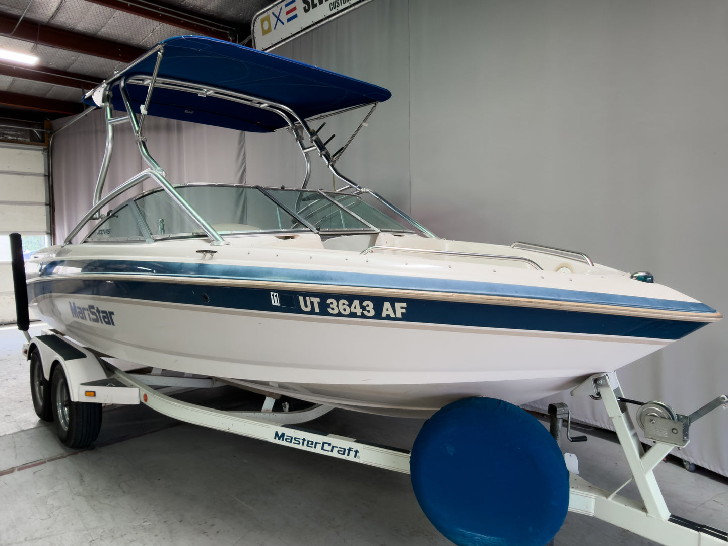 Mastercraft Maristar 200 with ZetoFlex Gen 1.9 narrow tower Folding Canopy Top