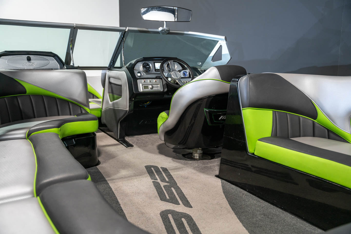 2015 MB B52 Green Flake / Black