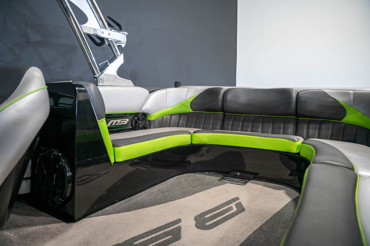 2015 MB B52 Green Flake / Black