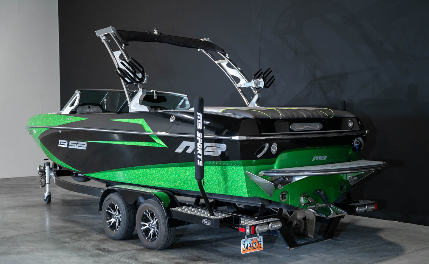 2015 MB B52 Green Flake / Black