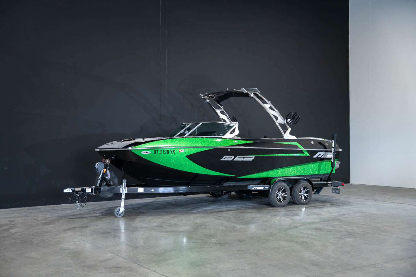 2015 MB B52 Green Flake / Black