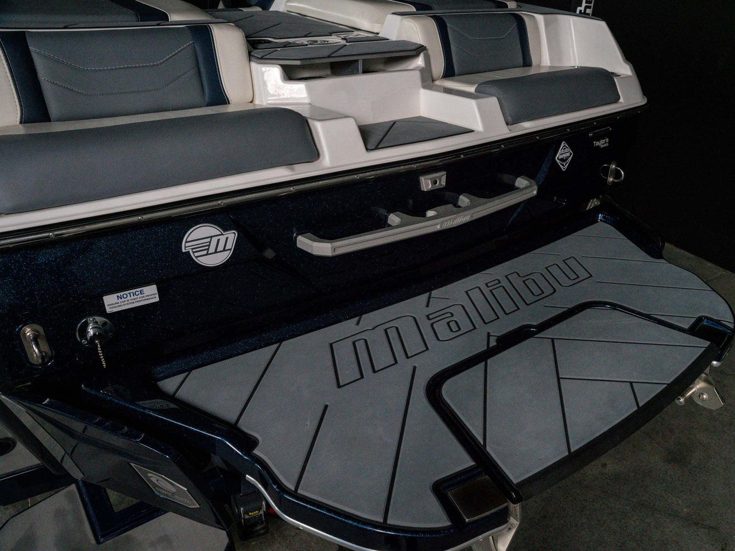 2024 Malibu 23LSV - Silver Flake / Blue
