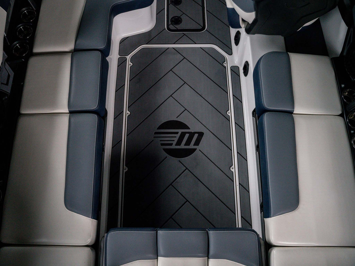 2024 Malibu 23LSV - Silver Flake / Blue