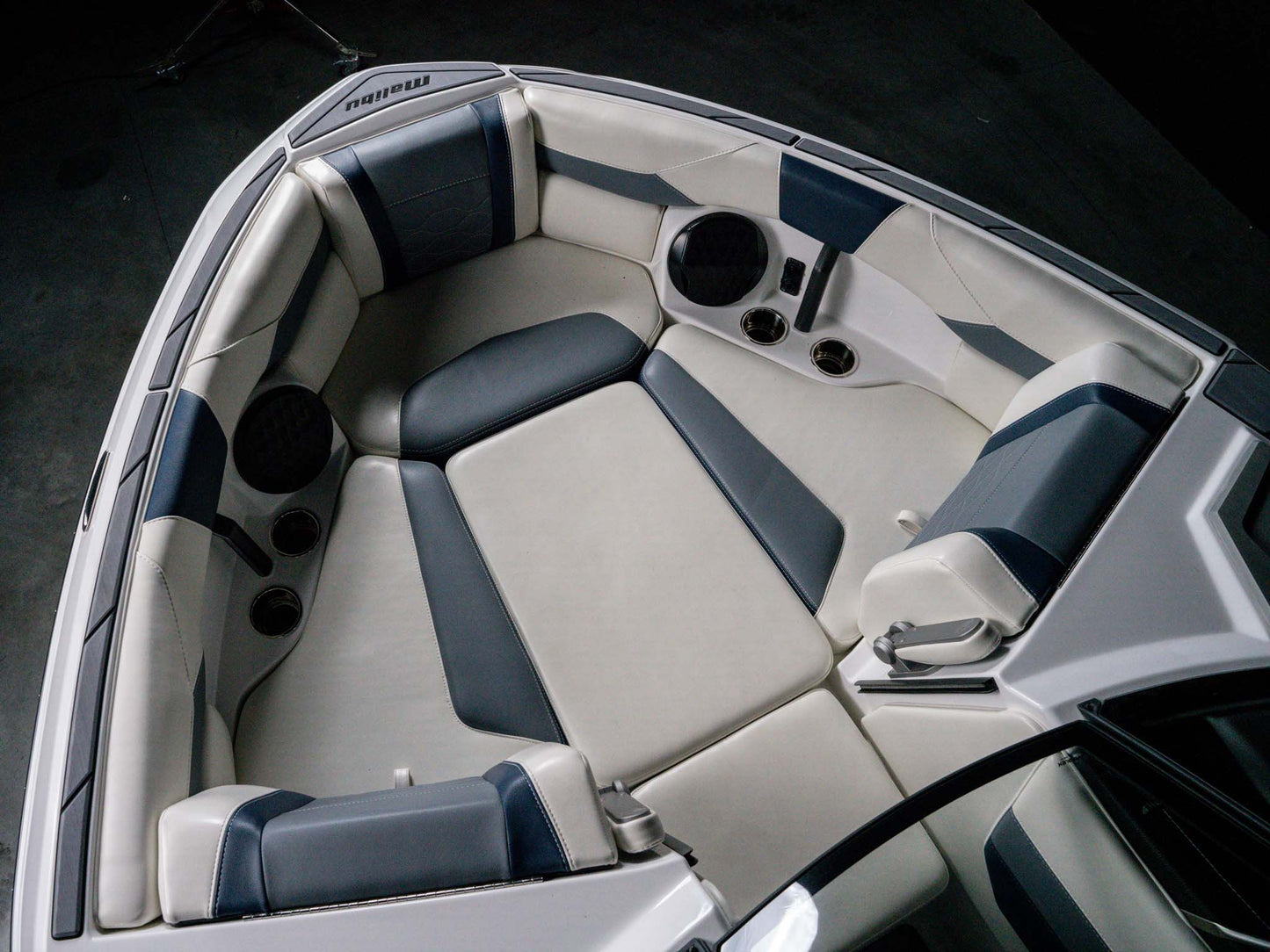 2024 Malibu 23LSV - Silver Flake / Blue