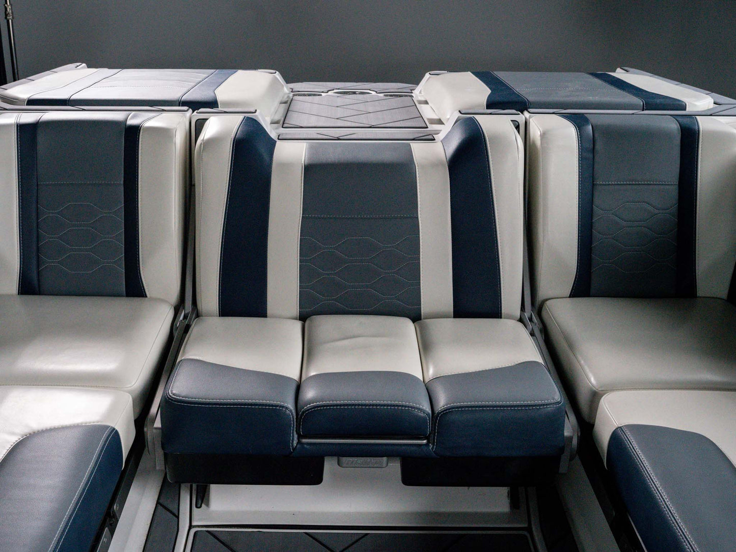 2024 Malibu 23LSV - Silver Flake / Blue