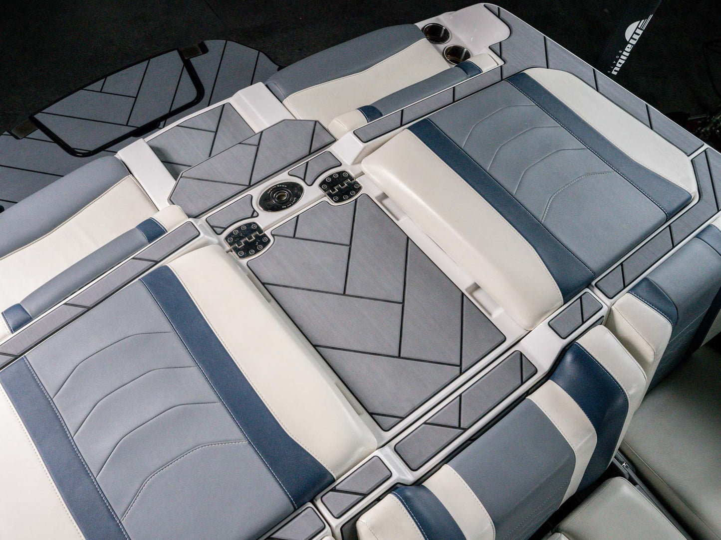 2024 Malibu 23LSV - Silver Flake / Blue