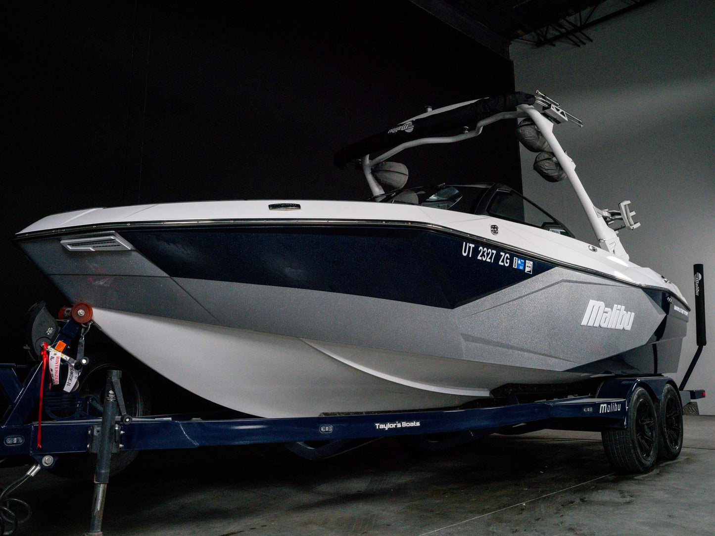 2024 Malibu 23LSV - Silver Flake / Blue