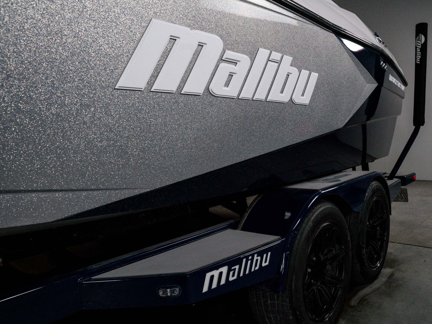 2024 Malibu 23LSV - Silver Flake / Blue
