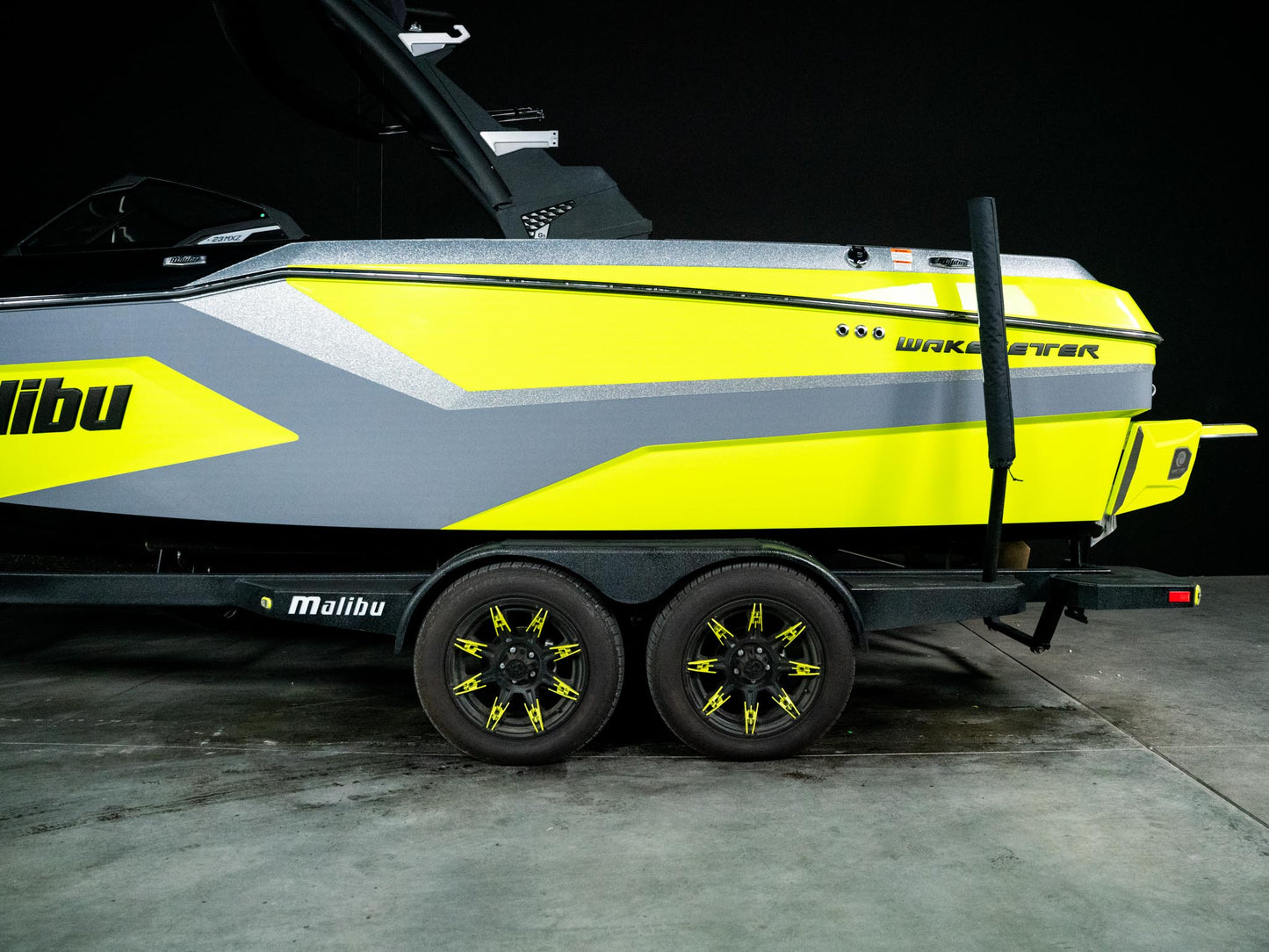 2024 Malibu 23MXZ - Electric Yellow / Grey