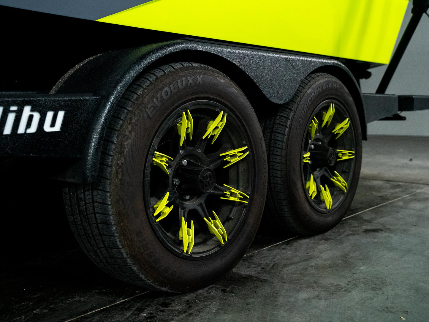 2024 Malibu 23MXZ - Electric Yellow / Grey