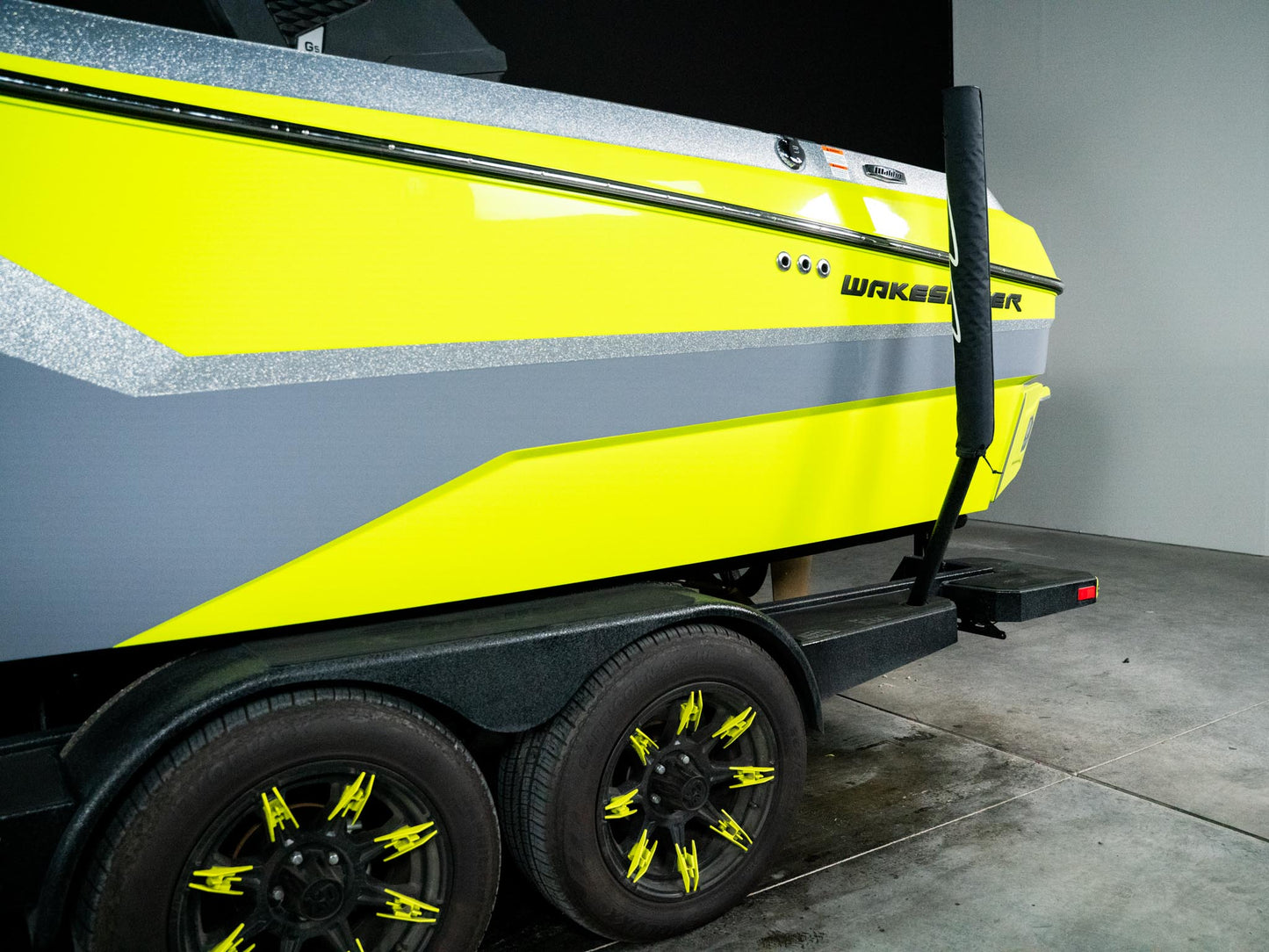 2024 Malibu 23MXZ - Electric Yellow / Grey