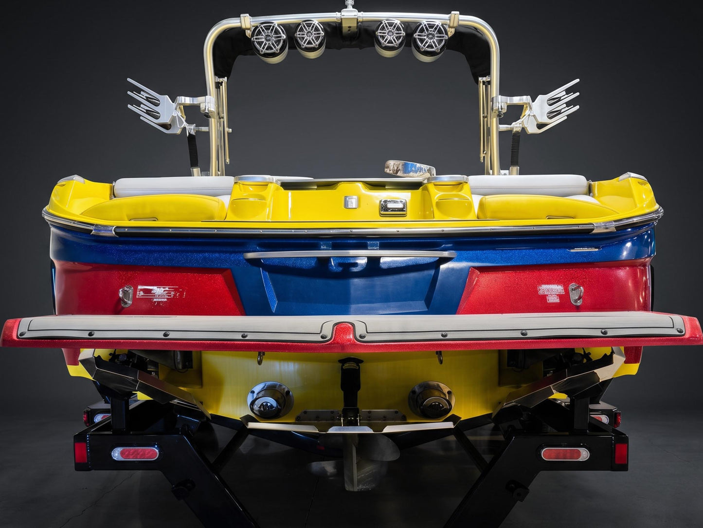 2016 MasterCraft X26 - Blue / Red / Yellow