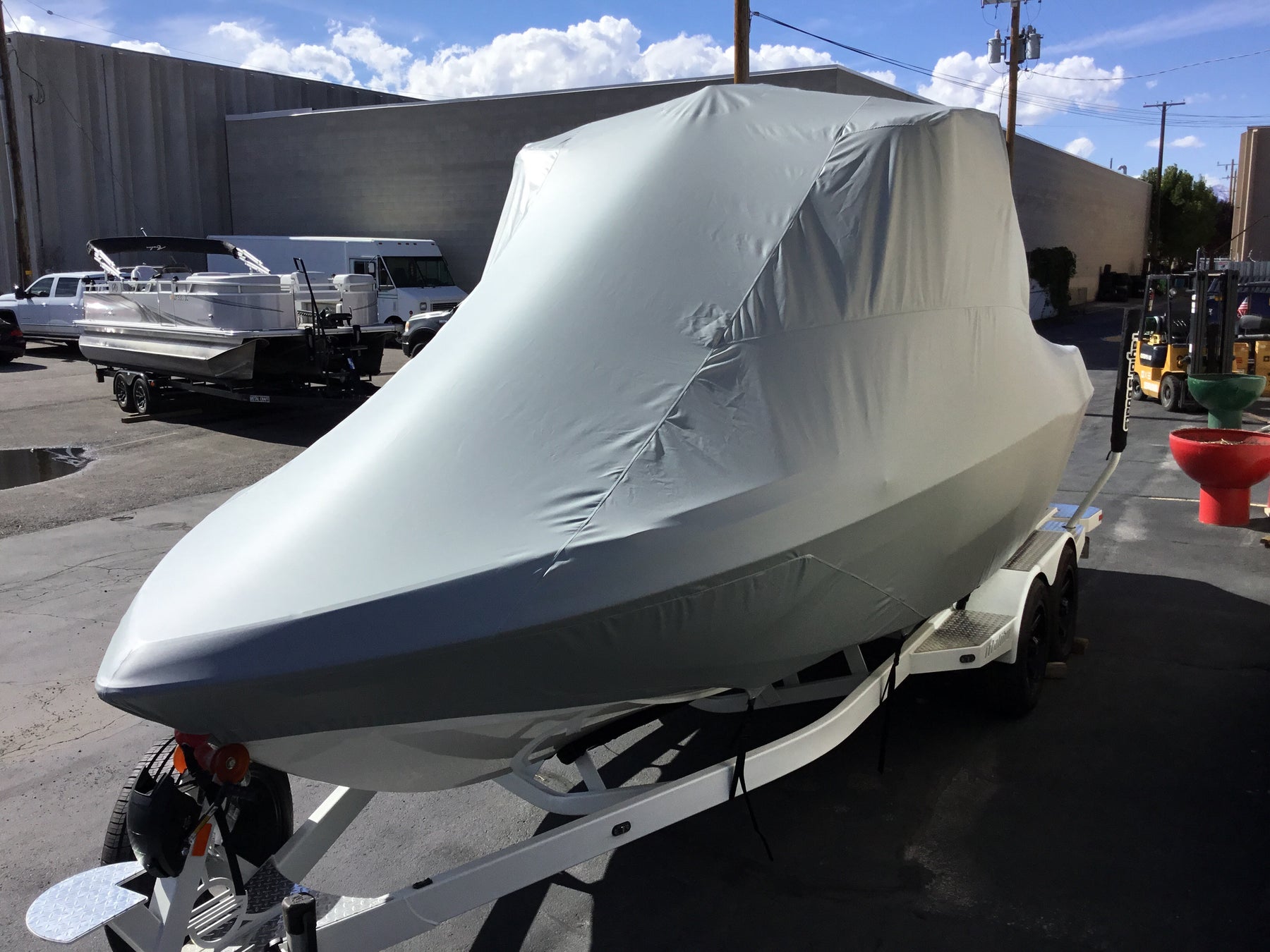 Malibu 23 LSV Wakesetter W/G5 Tower and Factory Bimini Double Up Storage Cover