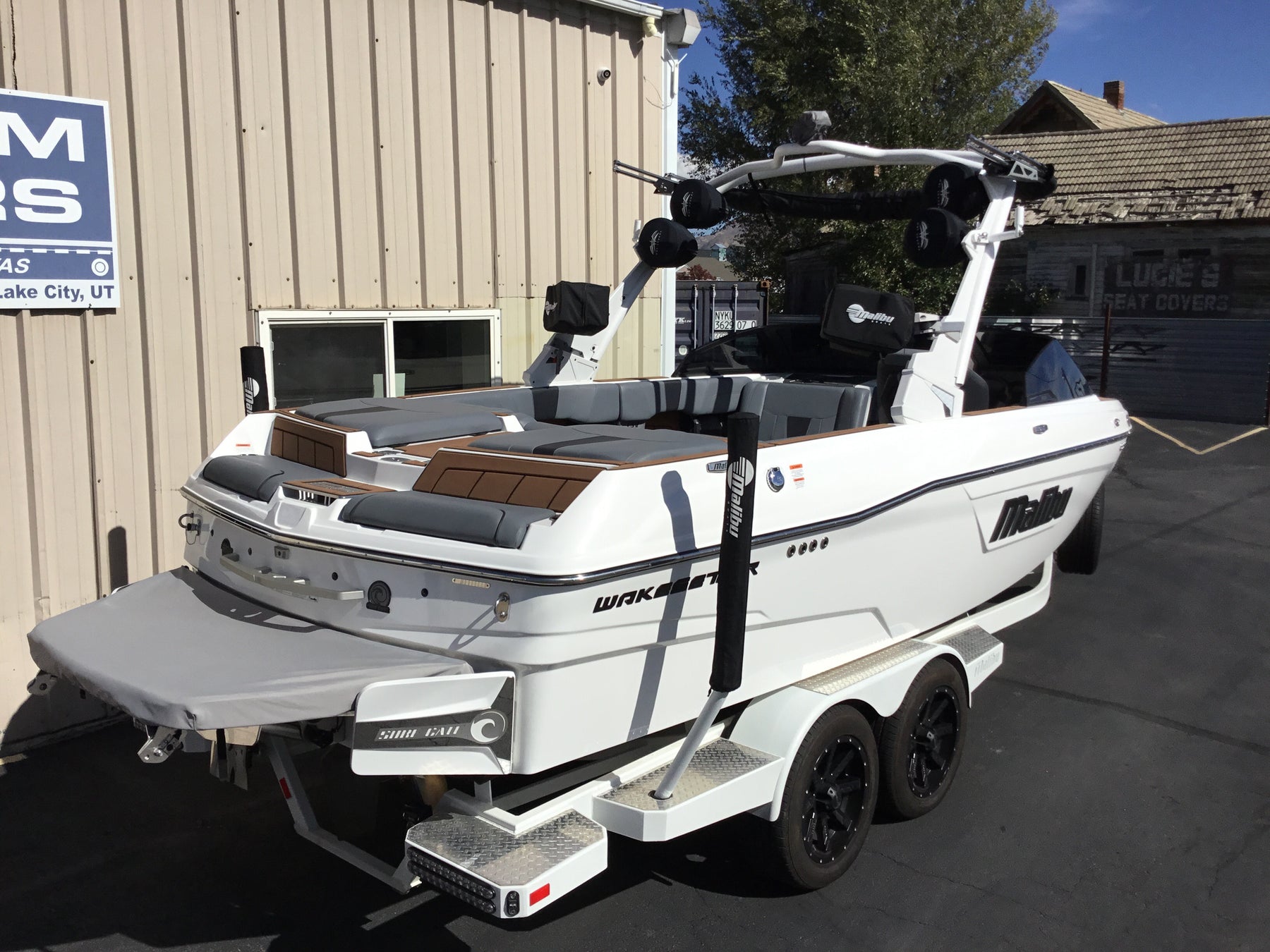 Malibu 23 LSV Wakesetter W/G5 Tower and Factory Bimini Double Up Storage Cover