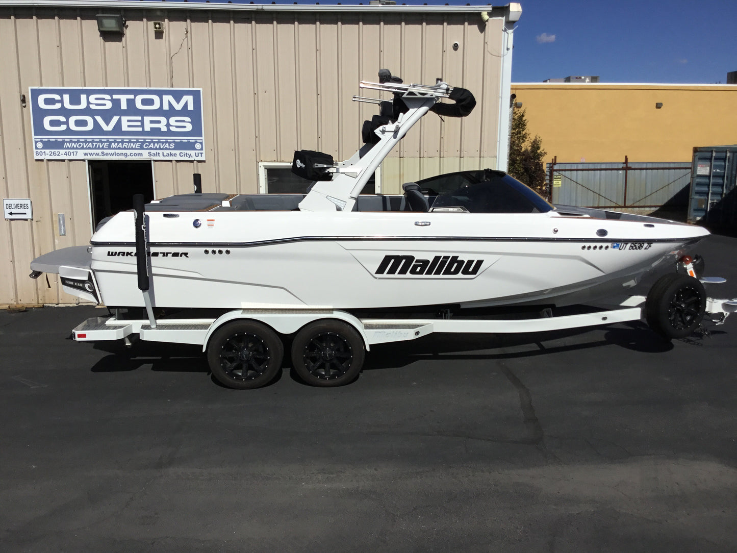 Malibu 23 LSV Wakesetter W/G5 Tower and Factory Bimini Double Up Storage Cover
