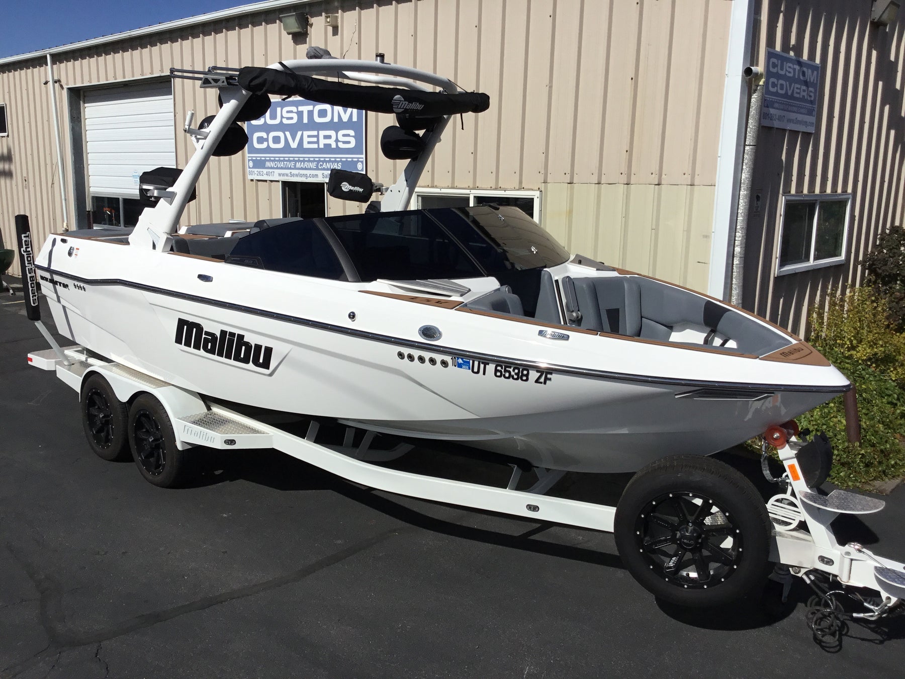 Malibu 23 LSV Wakesetter W/G5 Tower and Factory Bimini Double Up Storage Cover
