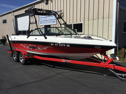 Malibu 21 VLX with Skylon Swoop tower