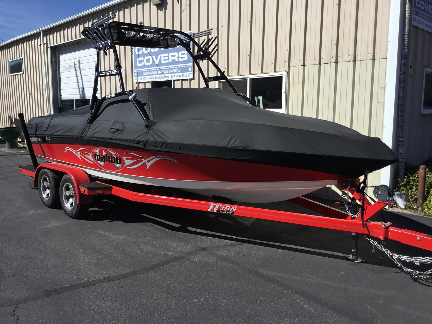 Malibu 21 VLX with Skylon Swoop tower