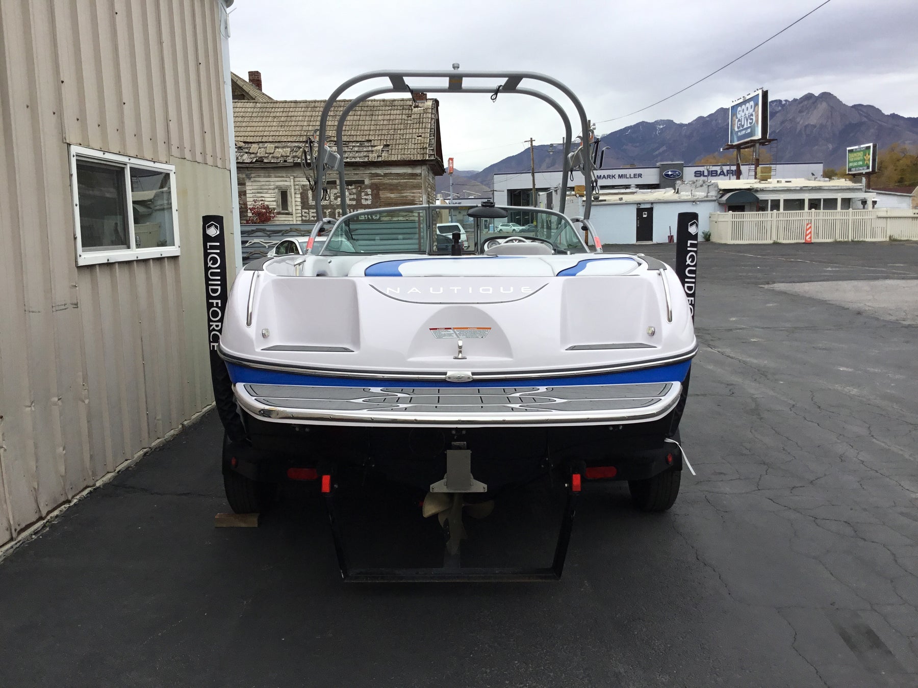 Nautique Air SV211 with FCT 211 Tower Cinch Cover