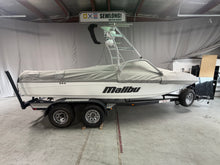 Malibu Wakesetter with Skylon Swoop Tower Cinch Cover