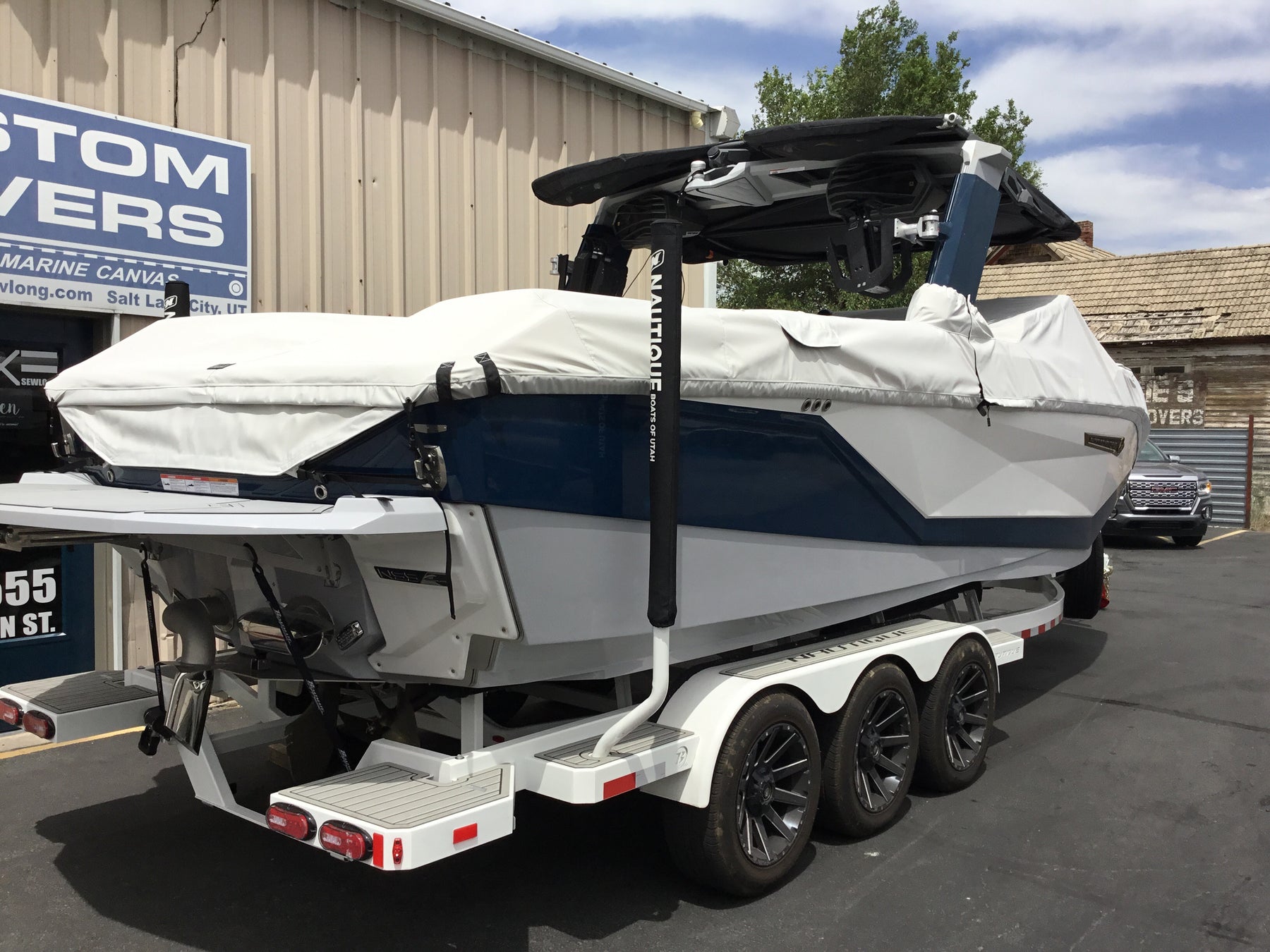 Nautique G25 2 Stage Tele Tower
