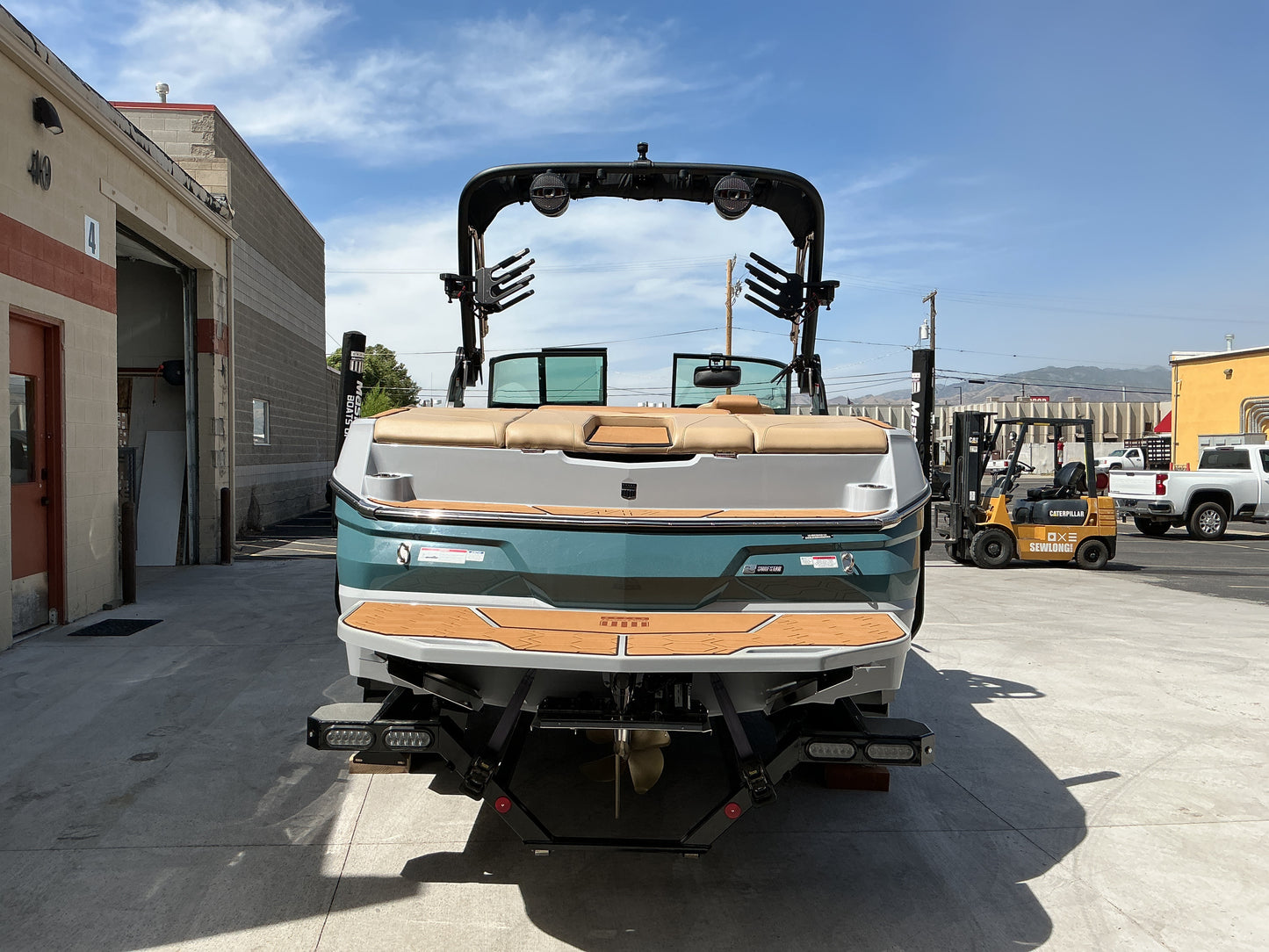 MasterCraft NXT23 with Z6 Tower Double Up Storage Cover