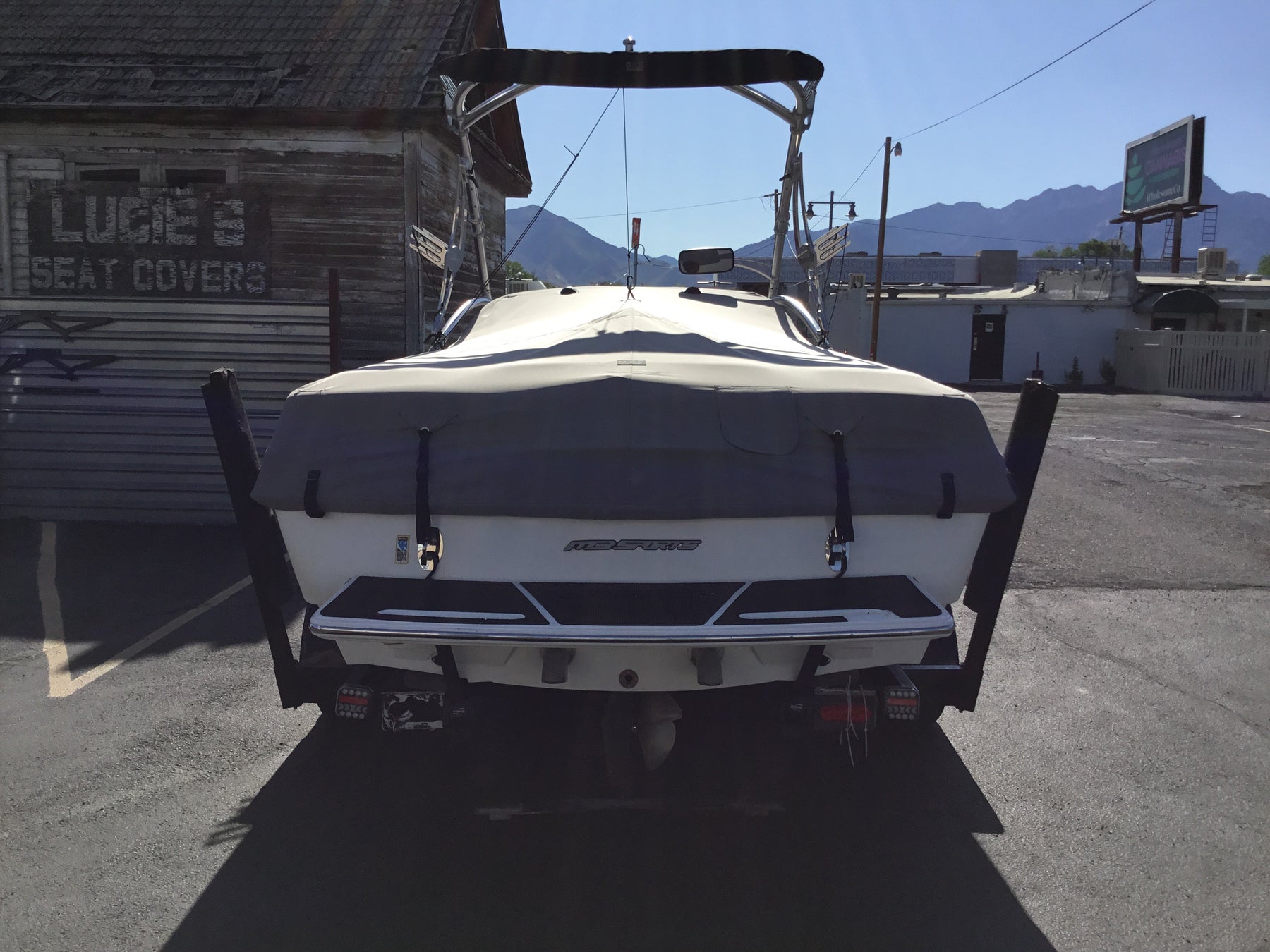MB B52 V23 With AP3.0 Tower Cinch Cover