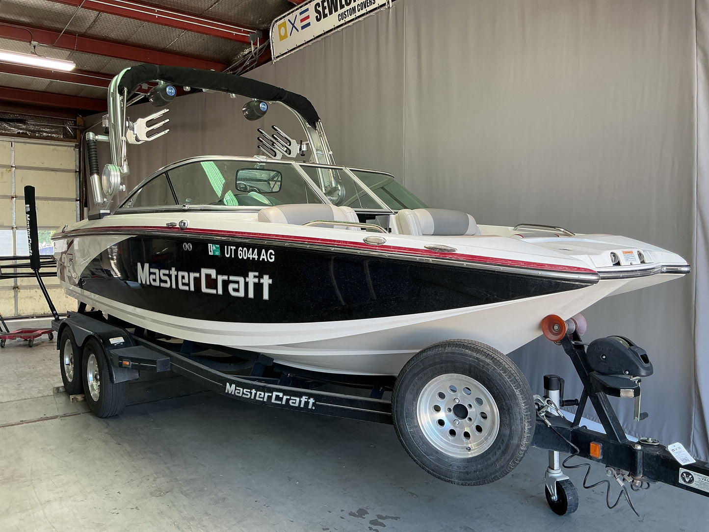 MasterCraft X25 with ZFT2 Tower Double Up Storage Cover