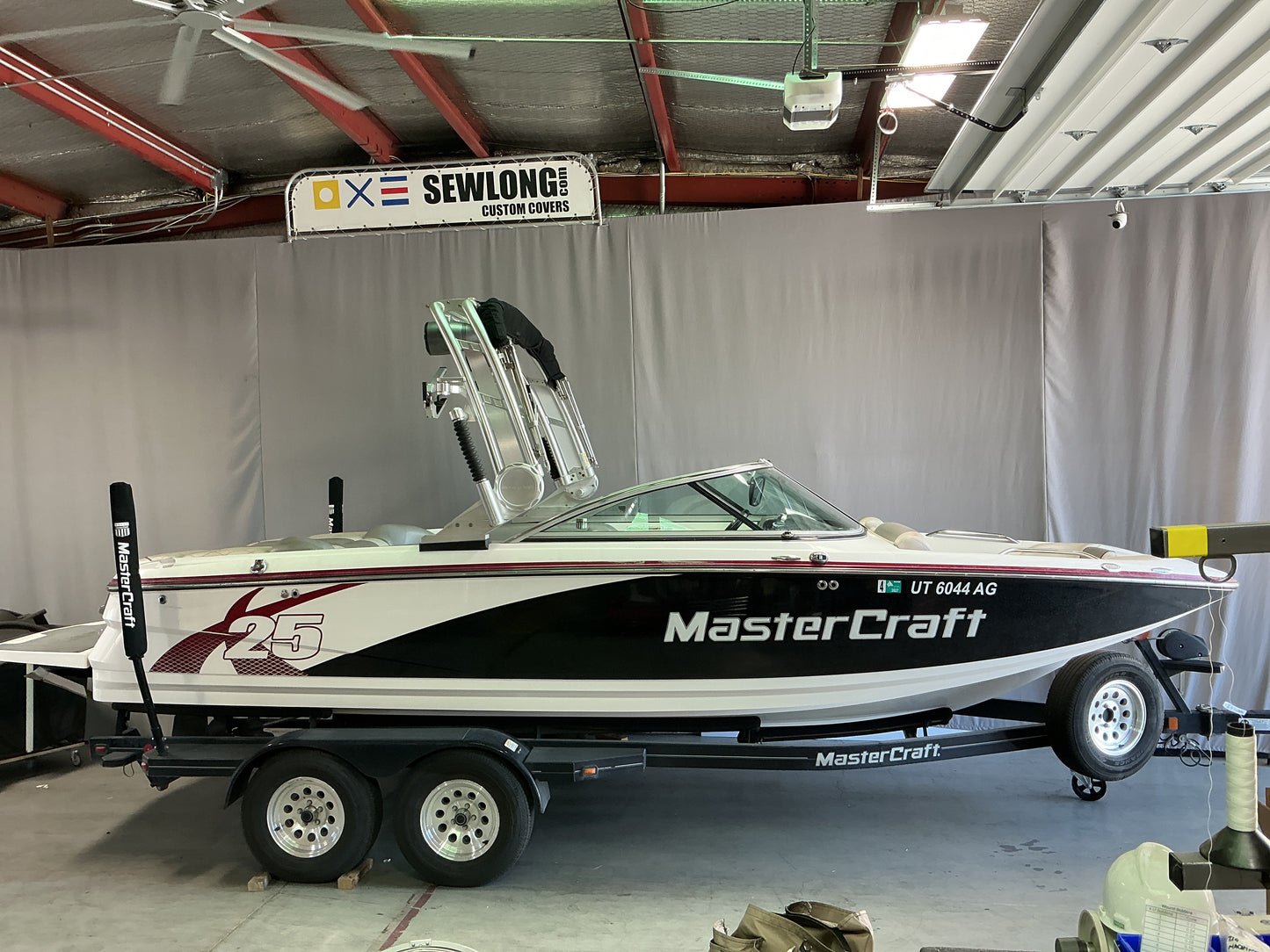 MasterCraft X25 with ZFT2 Tower Double Up Storage Cover